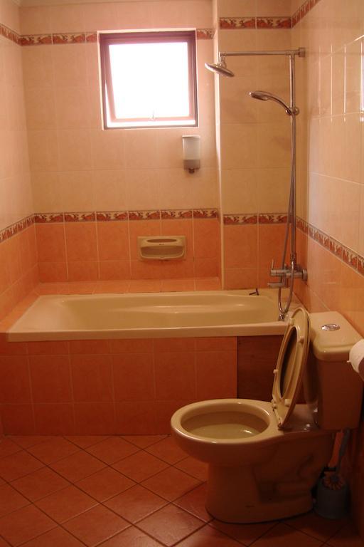 Dorcas Service Apartment - Marina Court Kota Kinabalu Exteriör bild
